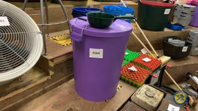 Coloured bin & bowl scoop