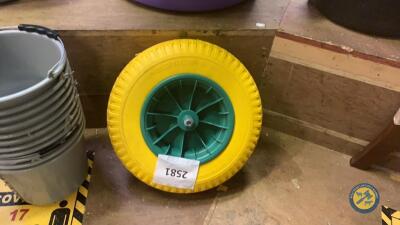 Flat proof wheel barrow wheel