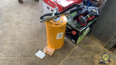 New bucket grease gun