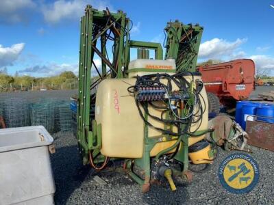 Amazone UF1200 sprayer 24m booms half a shaft, control box working