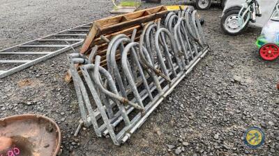 3x headlock gate for 12 cows galvanised heavy duty