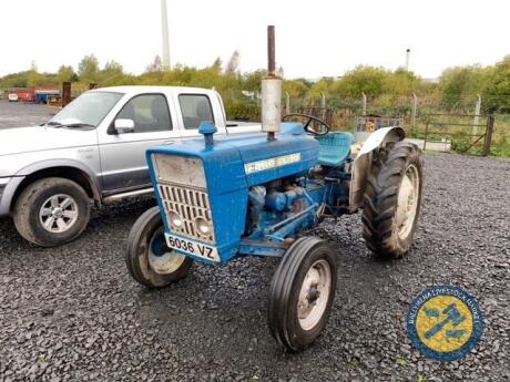 Ford 2000 tractor, 6036 VZ, no taxbook, key, diesel, running and driving