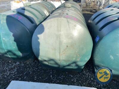 2x cylindrival oil tanks