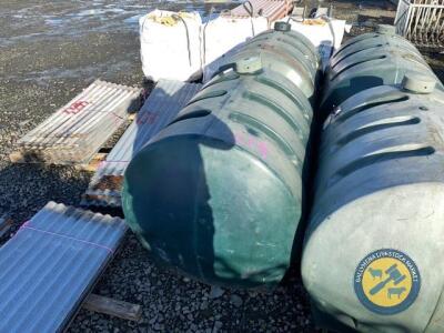 2x cylindrival oil tanks