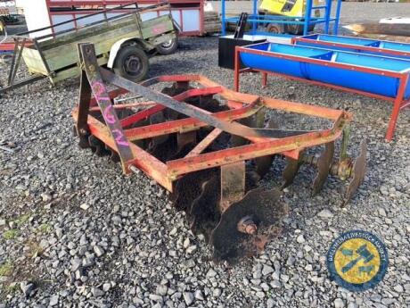 Small 3 point linkage disc harrow