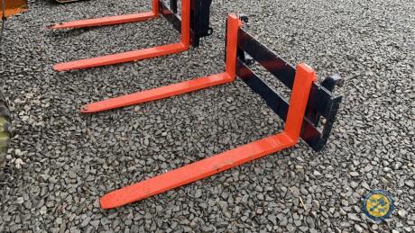 Pallet toes & carriage on pin & cone brackets