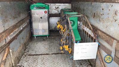 Calf feeder 2x stalls & 40x collars