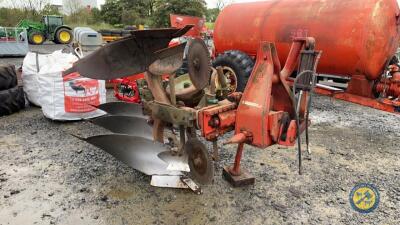 Kvernland 3 furrow reversible plough