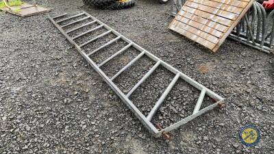 Galvanised 15ft heavy duty diagonal feed barrier