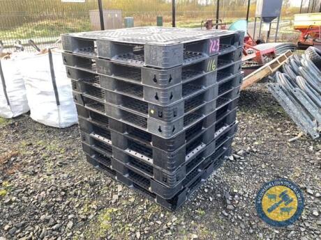 10x plastic standard pallets