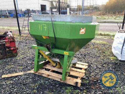 Amazone 1200 manure sower with shaft