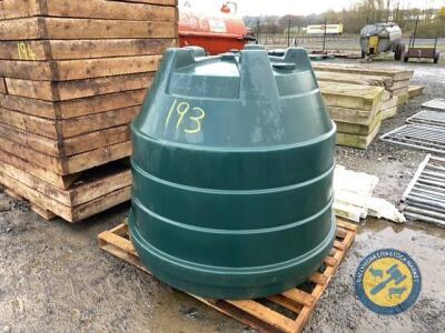 Beehive oil tank