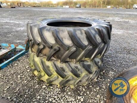 2x 750-70-26 rims & tyres for Ford