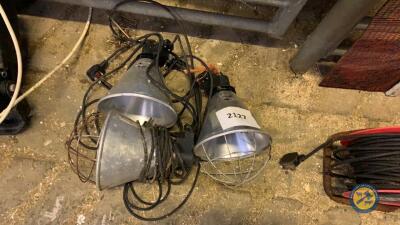 3x heat lamps