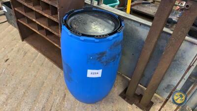 Plastic barrel with lid