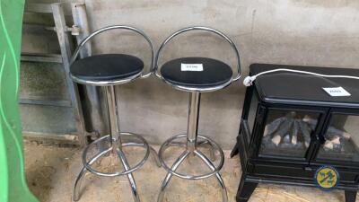 2x stools