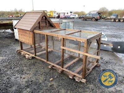 Hen house with wire run