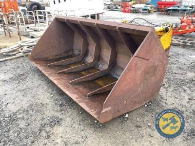 Heavy duty bucket to suit Volvo or JCB