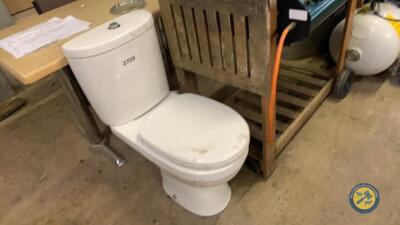 Toilet cistern