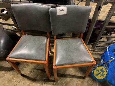 2x chairs