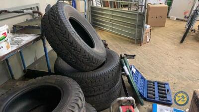 2x Jeep tyres 265-70-16