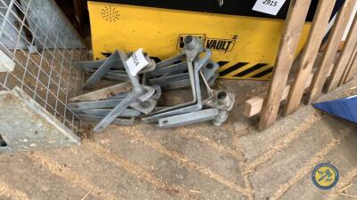 6 set of gate hangings to fit square posts