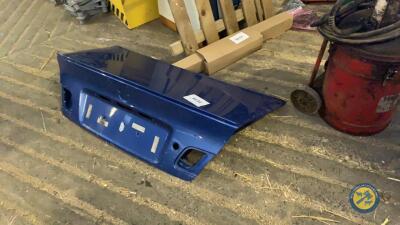 B mw boot lid estoril blue