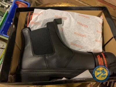 Size 11 safety boots new