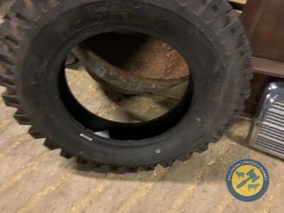 New landrover tyre 600 x 16