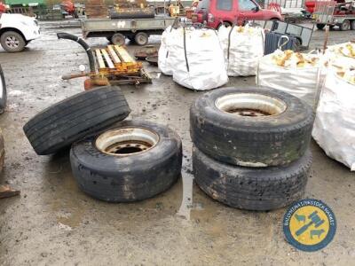 4x super single tyres & rims 385-65-R22