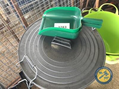 Feed bins & 2x scoops 110L green