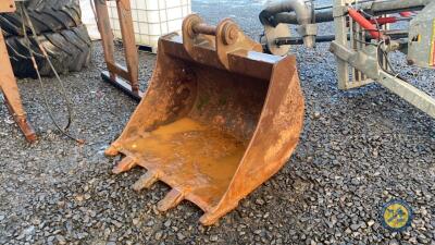 4ft digging bucket with 65mm pins