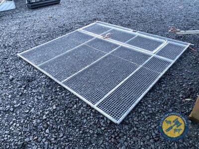 8x7'6" galvanised mesh frame with door