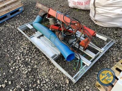 Lazy arm for slurry tanker