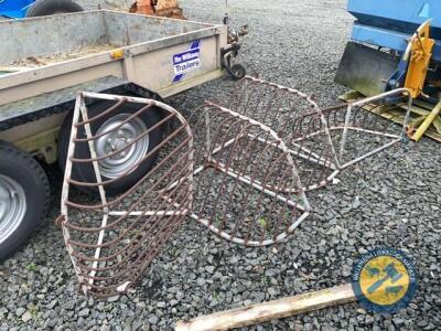 4x wall mounted hay racks