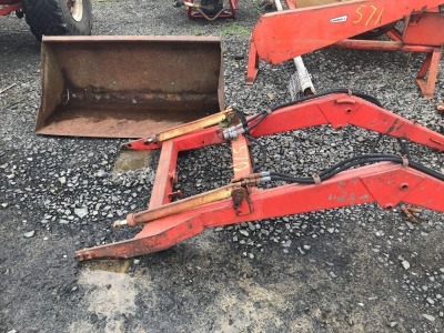 Cattle round silage feeder